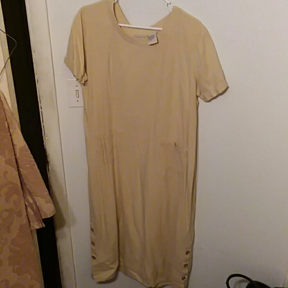 Short sleeve dress